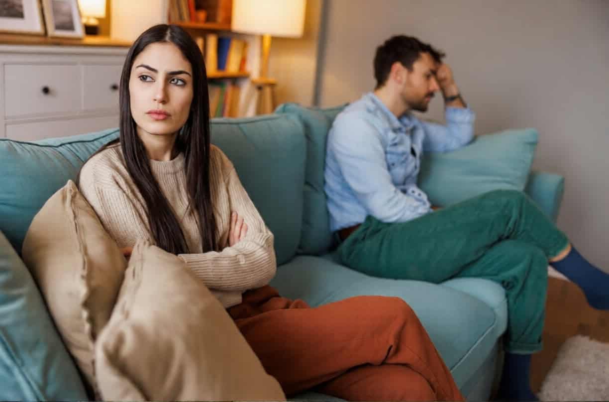 Signs you're the only one fighting for your relationship