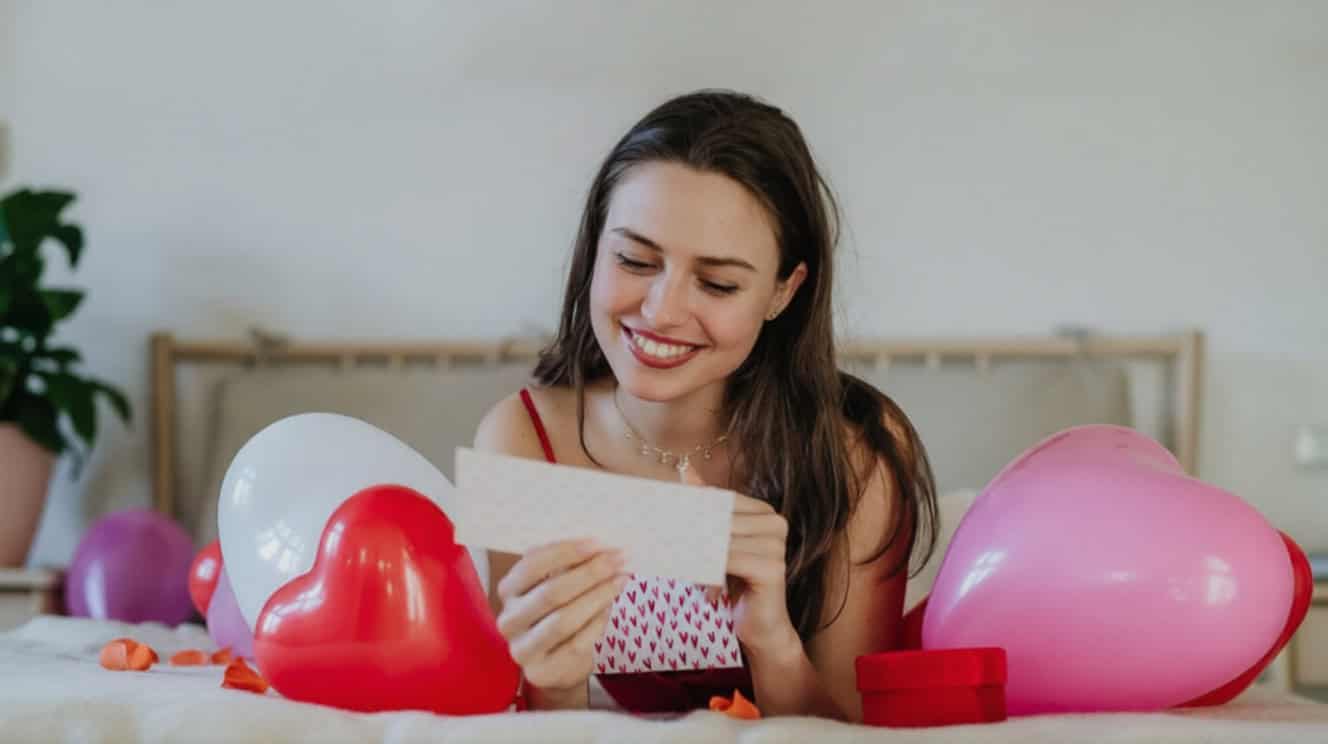Romantic National Girlfriend Day messages for her