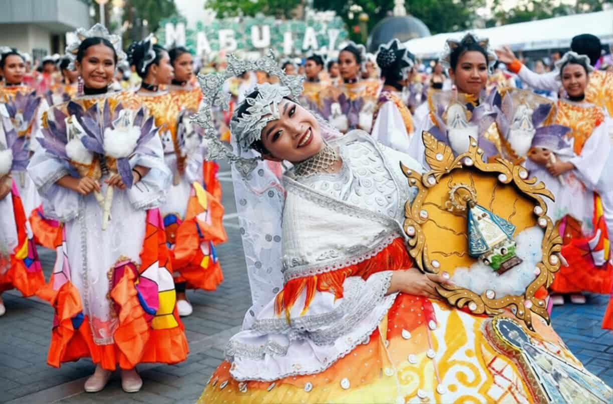 Places to find beautiful women