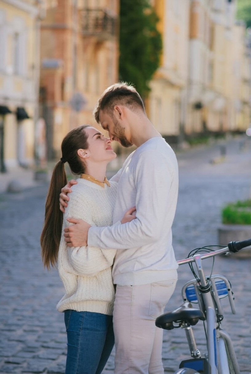 signs a woman is addicted to you