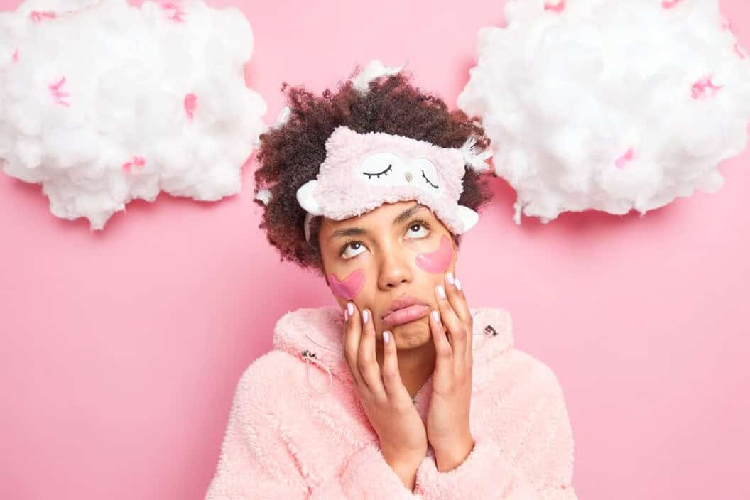 Side effects of sleeping with makeup