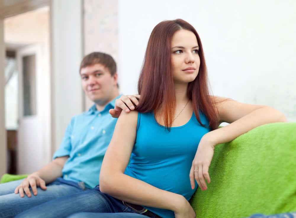 signs a woman is faking her love for you