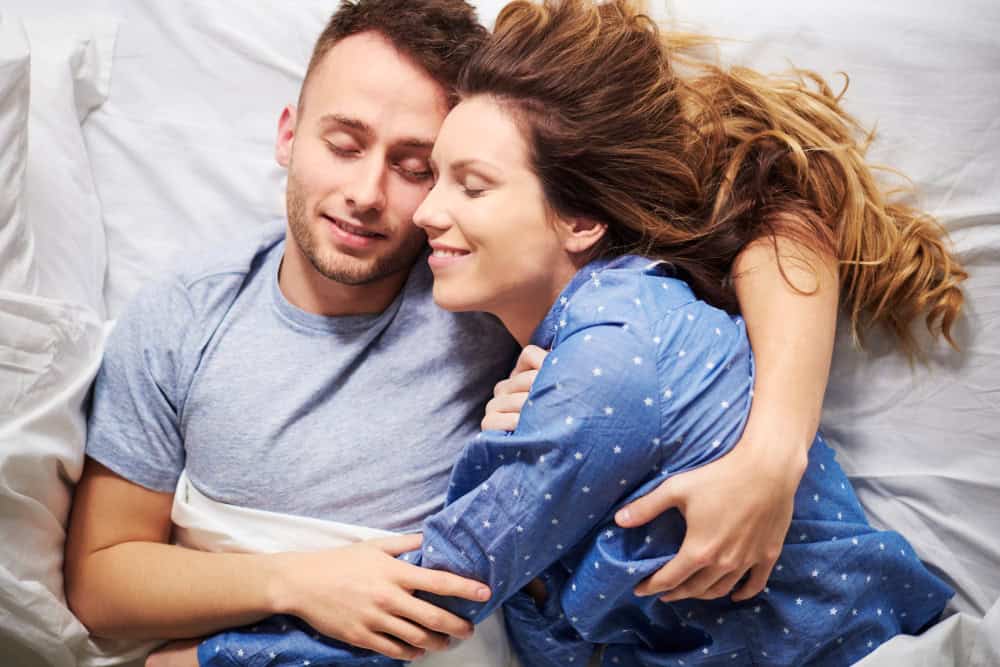 benefits of cuddling with your partner every day