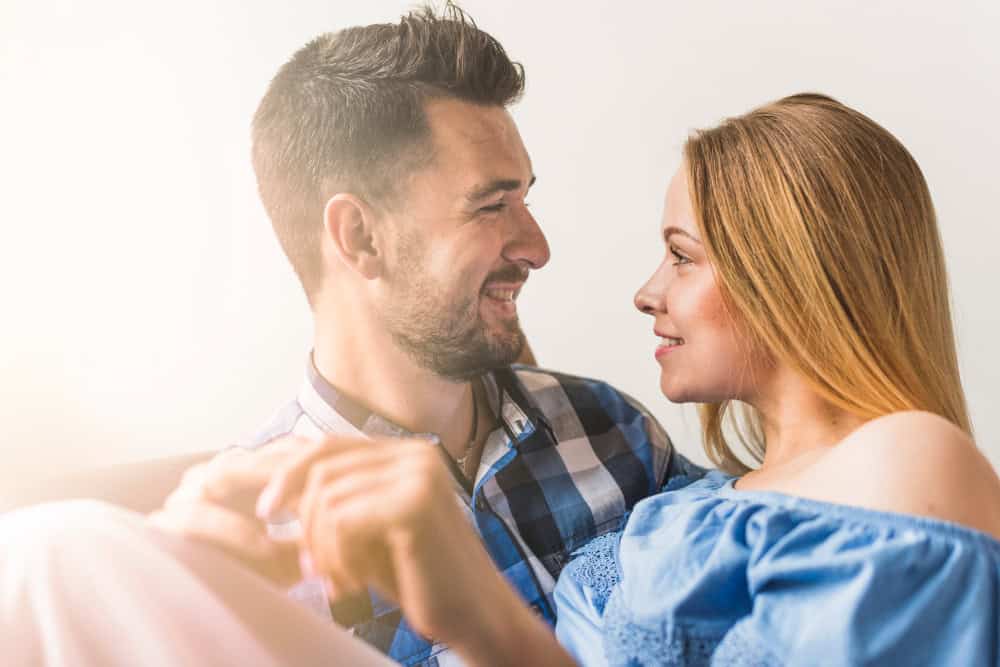 signs a woman is addicted to you