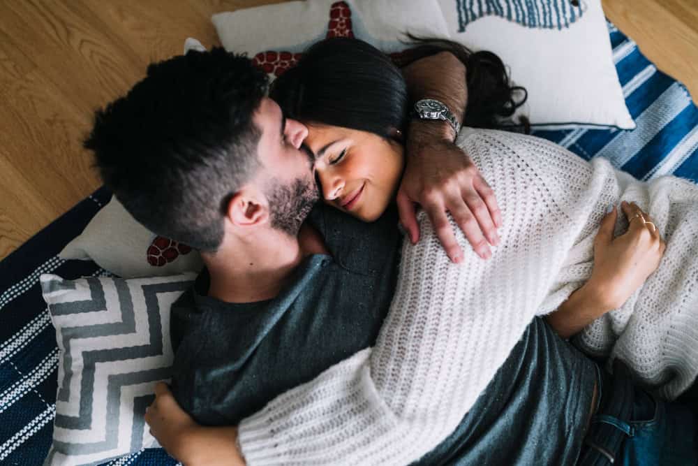 benefits of cuddling with your partner every day