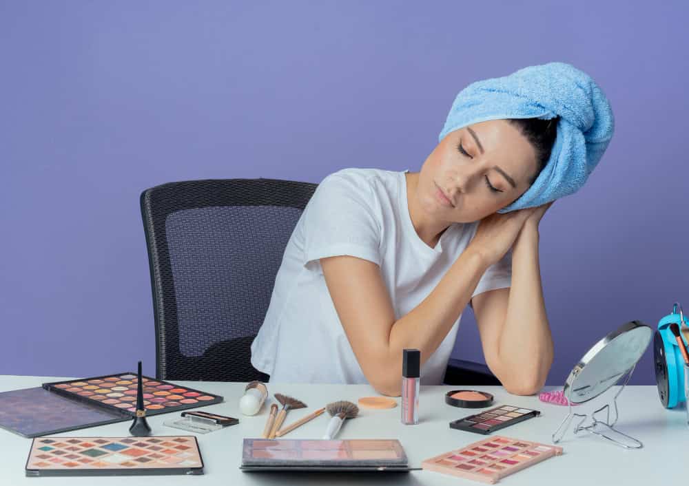 Side effects of sleeping with makeup