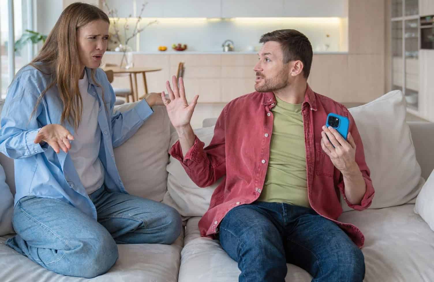 signs your man is texting another girl