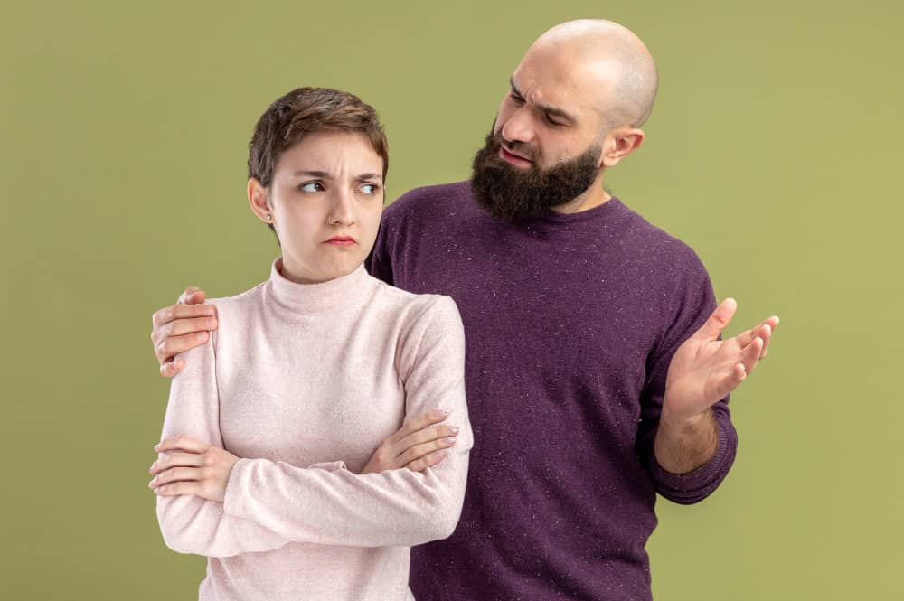 signs a woman is faking her love for you