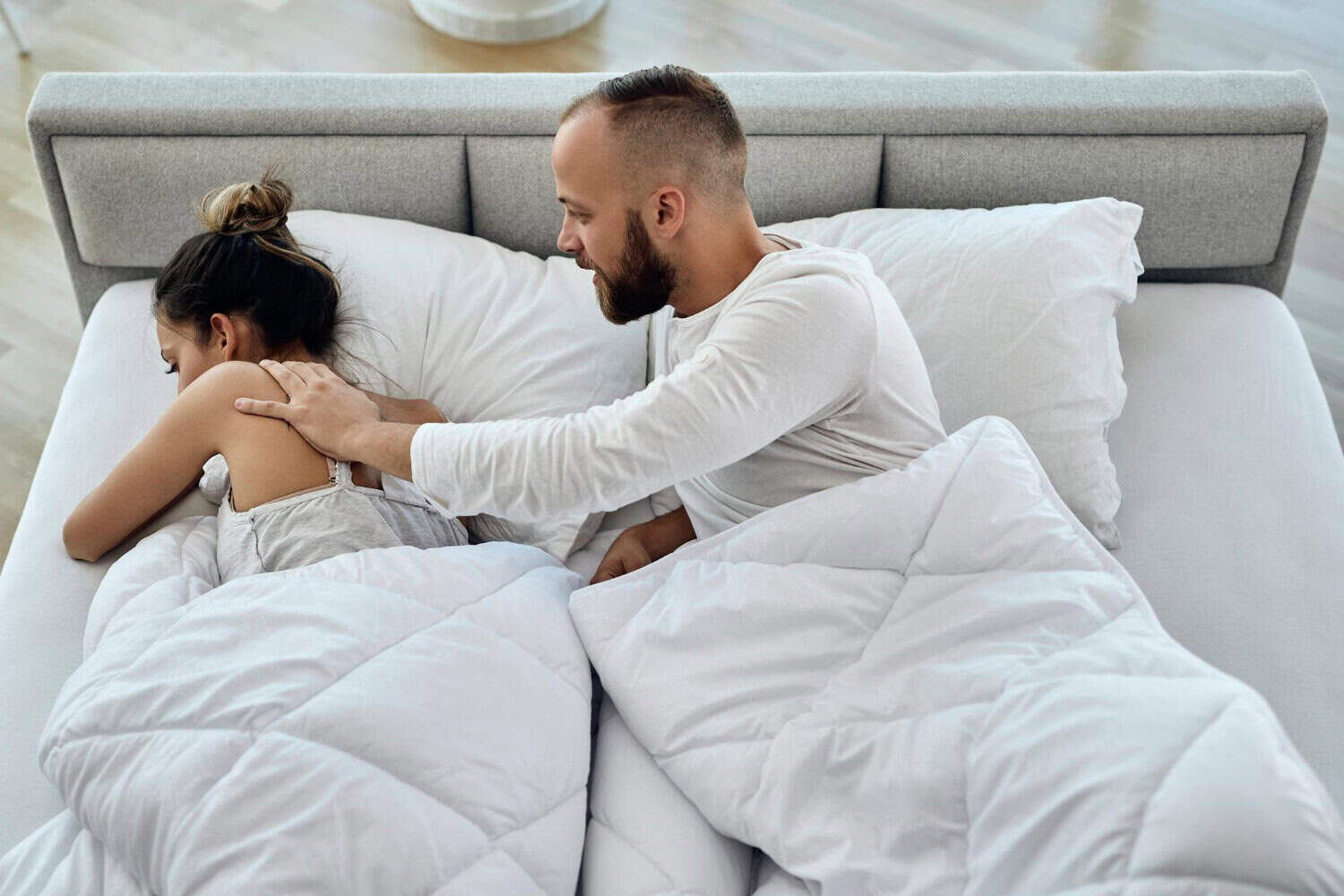 signs a woman is lonely in a relationship