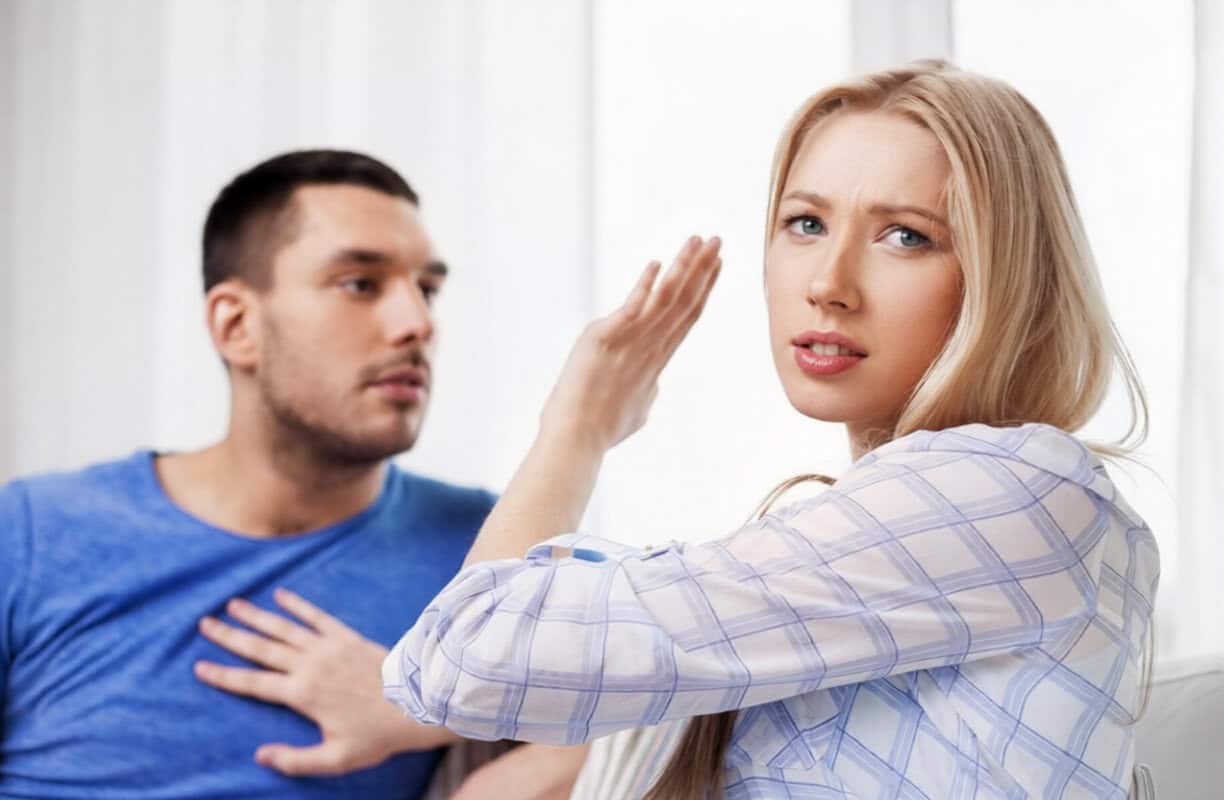 signs women give before cheating