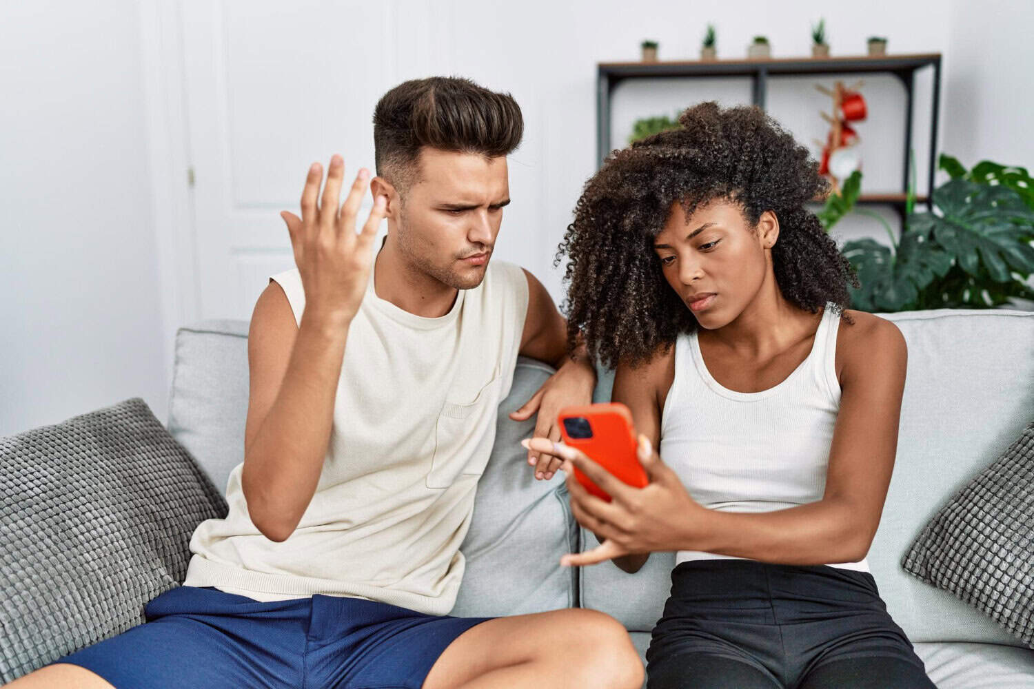 12 Telltale Signs A Guy Has Trust Issues | Moments With Jenny