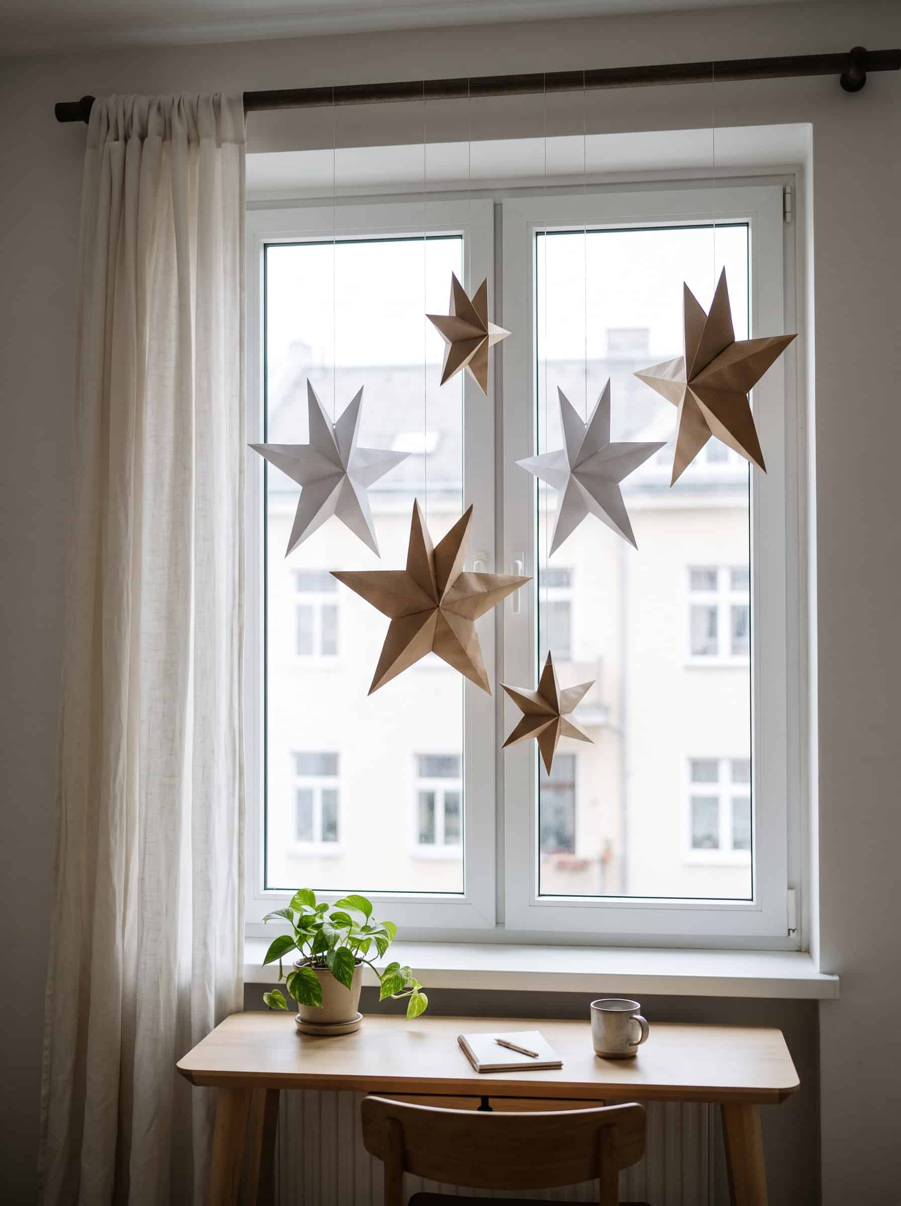 Hanging paper stars