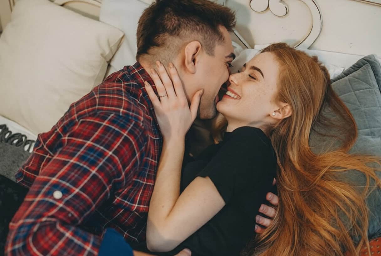 benefits of cuddling with your partner every day