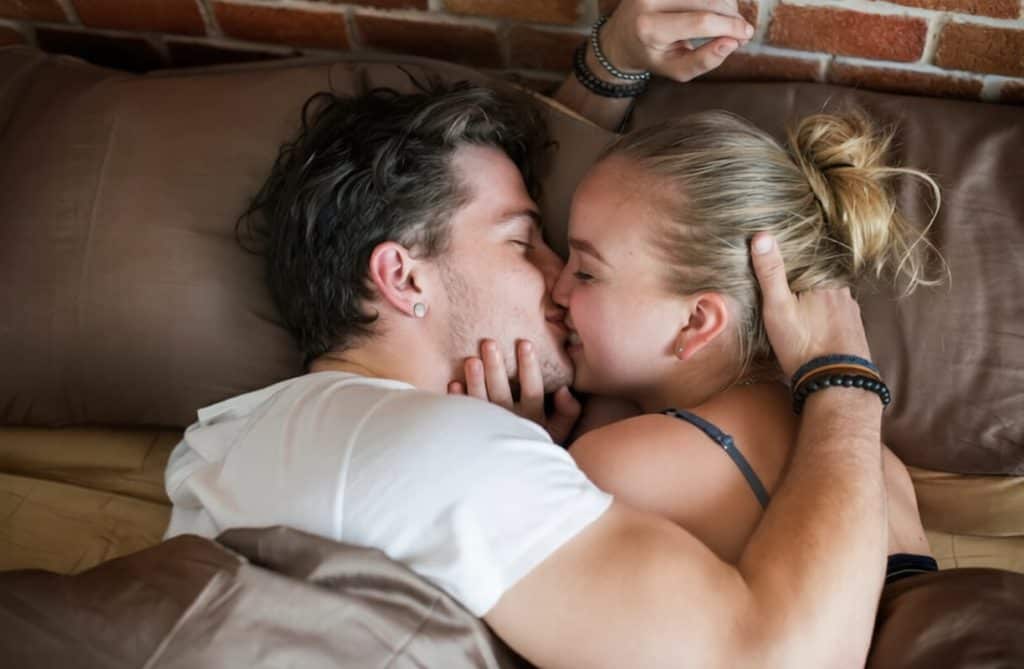 benefits of cuddling with your partner every day