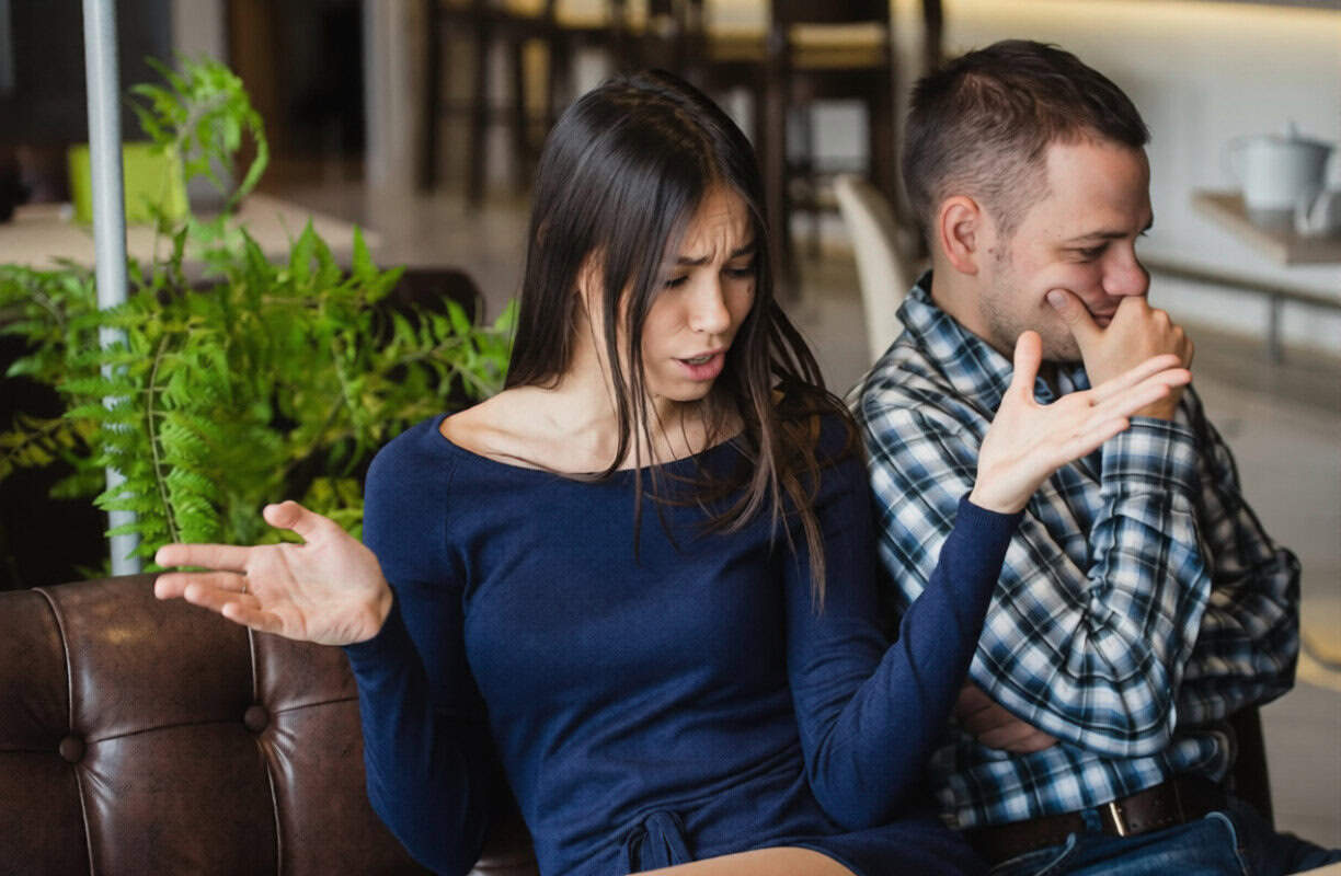 signs women give before cheating