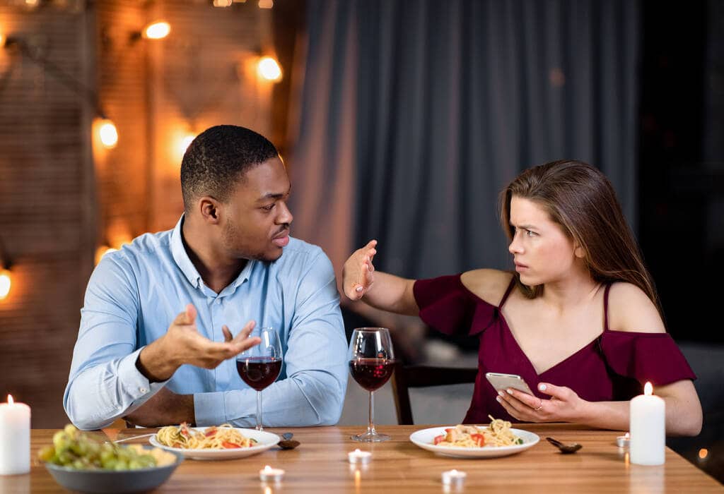 benefits of keeping your relationship off social media