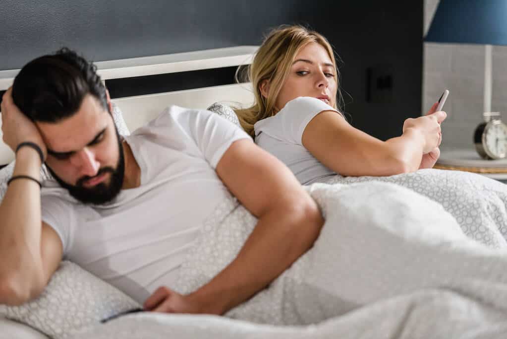 reasons why you shouldn't keep secrets in a relationship