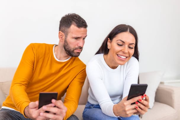 benefits of keeping your relationship off social media