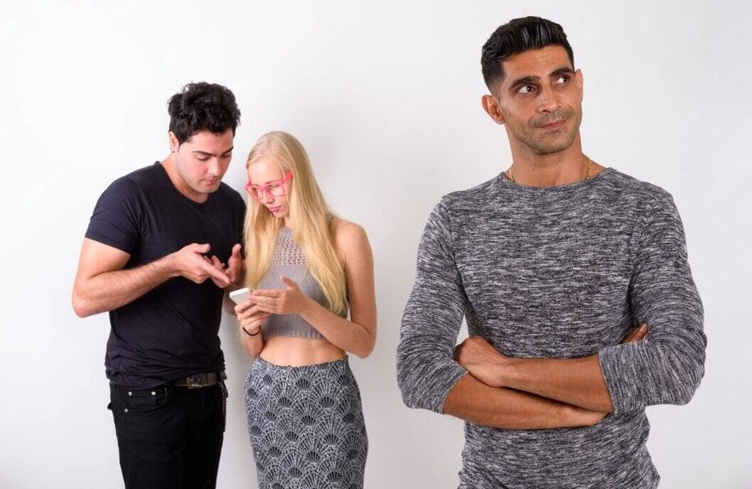 signs a family member is jealous of you